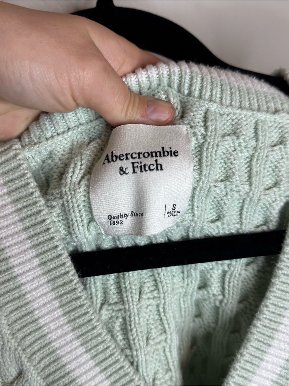 Abercrombie & Fitch Mint Green Cable Knit V-Neck Sweater Vest Cropped - Picture 6 of 6